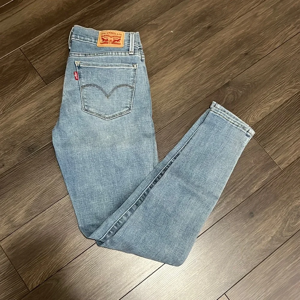 Levi’s - Picture 1 of 4